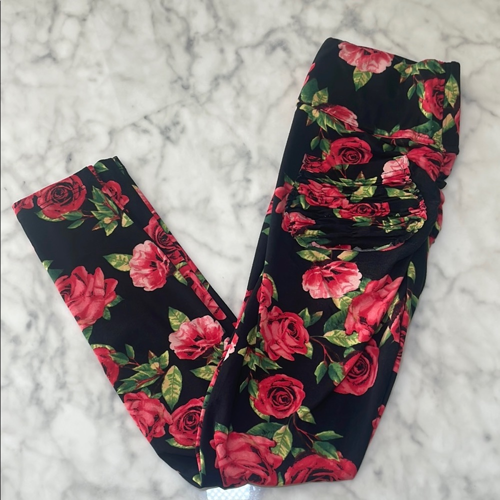 Cute Booty Lounge Rose Leggings